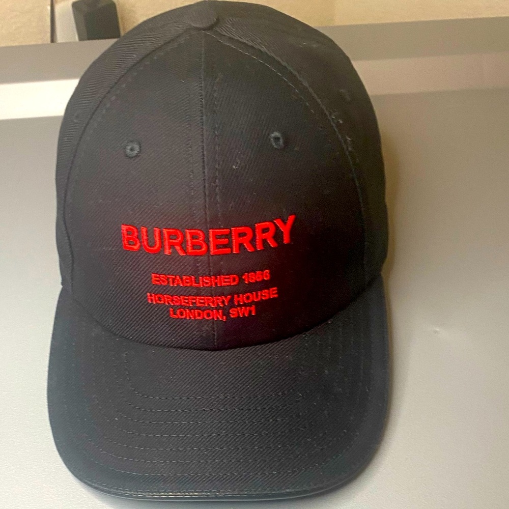 Burberry hat-Slightly used but a nice hat